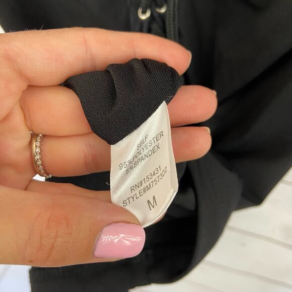 Elegant Black Lace-Up Dress - Picture 7 of 8